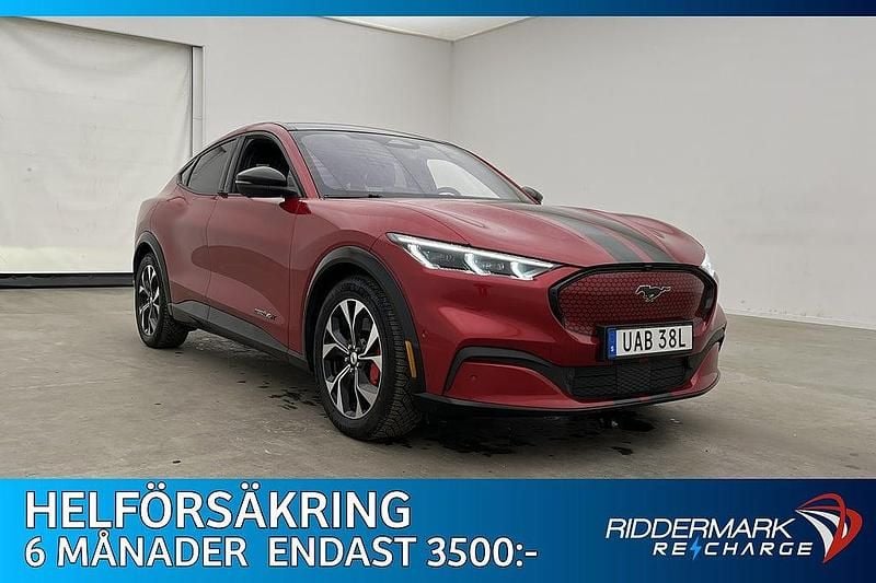 Röd Begagnad 2021 Ford Mustang Mach-E SUV | 319 800 kr (Superpris) - Bild 1/3