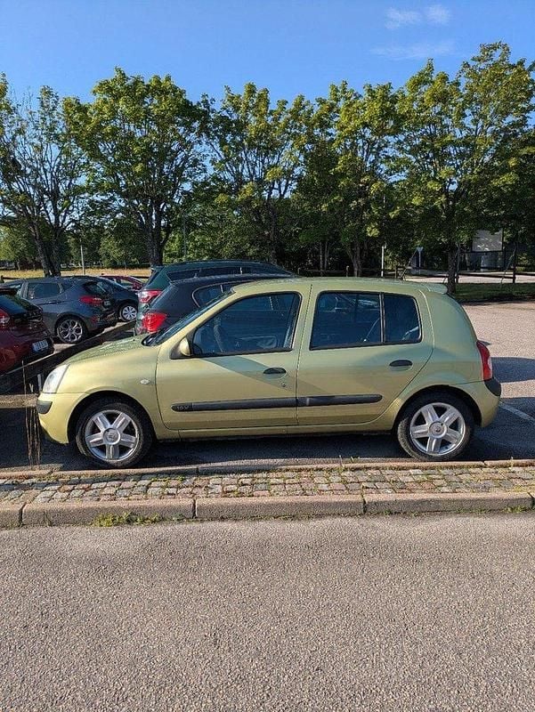 Grön Begagnad 2005 Renault Clio R.S. Halvkombi | 23 500 kr (Marknadspris) - Bild 1/2