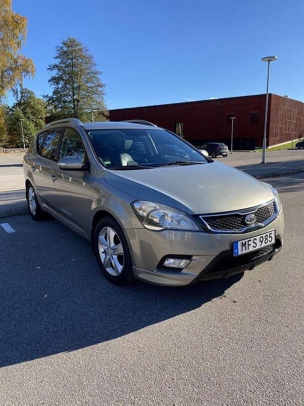 Silver Begagnad 2012 Kia Ceed Sportswagon Kombi | 47 000 kr (Marknadspris) - Bild 1/4