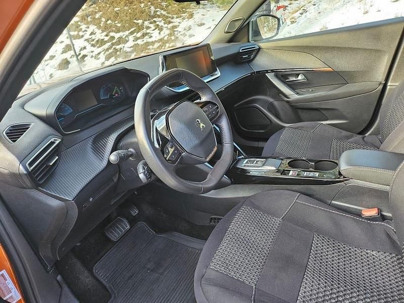 Begagnad Peugeot e-2008 Active 100 kW (136 HK) 2022 SUV
