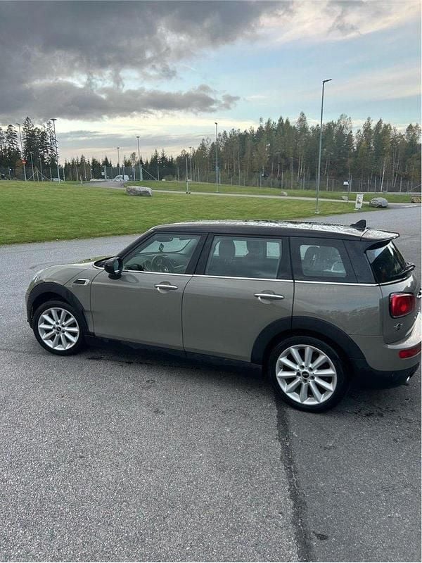 Grå Begagnad 2019 Mini Cooper Clubman Salt Kombi | 150 000 kr (Marknadspris) - Bild 1/4