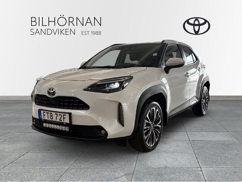 Vit Begagnad 2024 Toyota Yaris Cross Style SUV | 369 900 kr (Dyr) - Bild 1/4