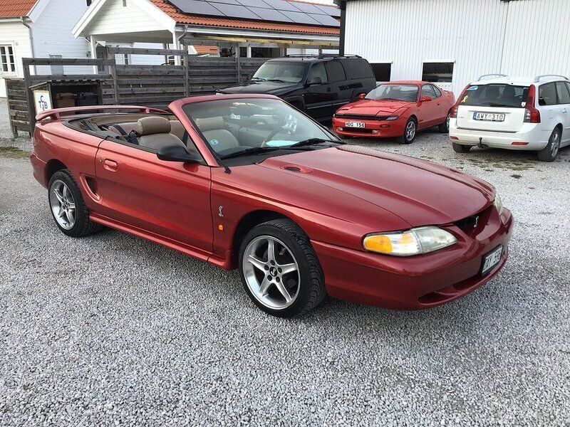 Mörkröd Begagnad 1996 Ford Mustang GT Convertible Cab | 89 000 kr - Bild 1/4
