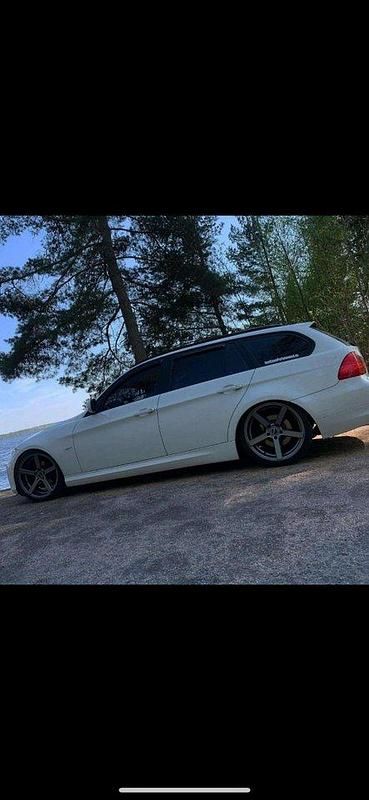 Vit Begagnad 2012 BMW 316 Kombi | 60 000 kr (Marknadspris) - Bild 1/3