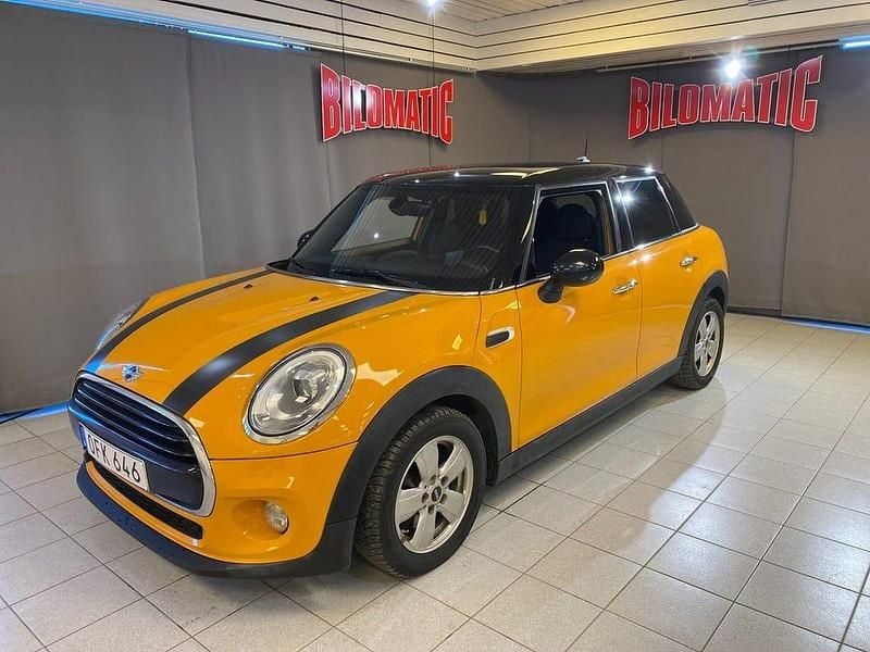 Begagnad Mini Cooper Chili 136 HK (100 kW) 2016 Flerfärgad Halvkombi