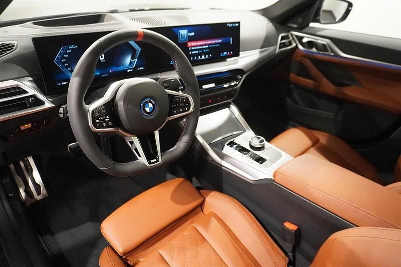 Begagnad BMW i4 Efficient Dynamics 442 kW (601 HK) 2024 Svart (safirsvart metallic) Sedan