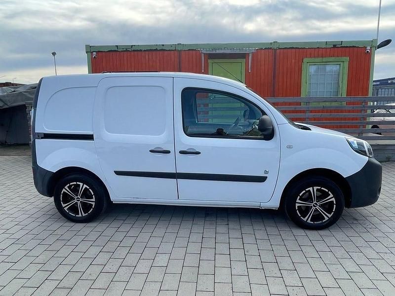 Begagnad Renault Kangoo 44 kW (60 HK) 2015 Vit Van