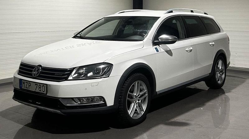 Vit Begagnad 2012 VW Passat Alltrack Kombi | 109 900 kr (Marknadspris) - Bild 1/4