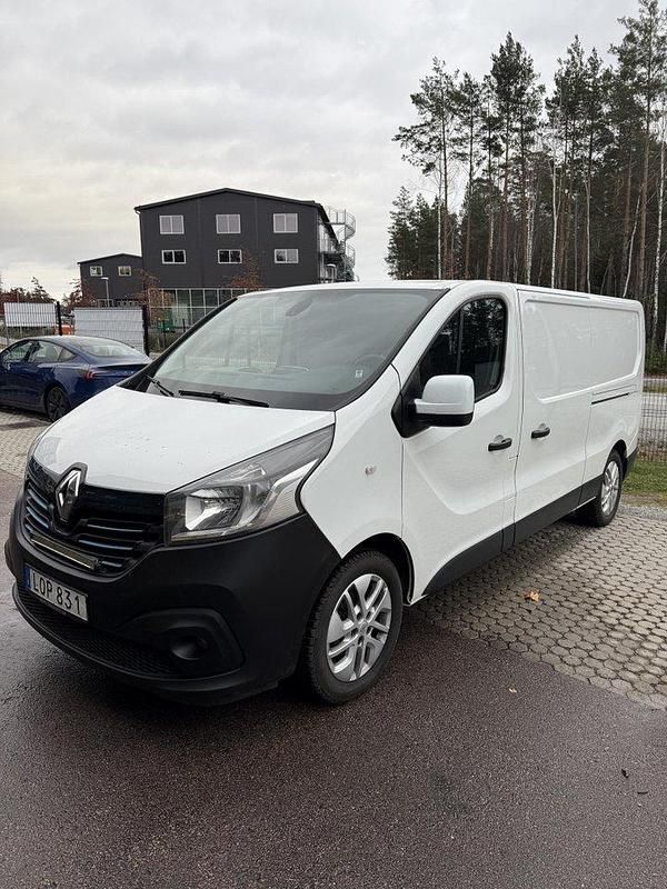 Vit Begagnad 2018 Renault Trafic Van | 119 000 kr (Superpris) - Bild 1/4