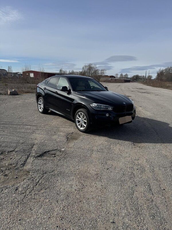 Svart Begagnad 2019 BMW X6 M Sport SUV | 438 000 kr (Marknadspris) - Bild 1/4