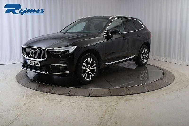 Svart Begagnad 2022 Volvo XC60 Core SUV | 358 900 kr (Superpris) - Bild 1/4