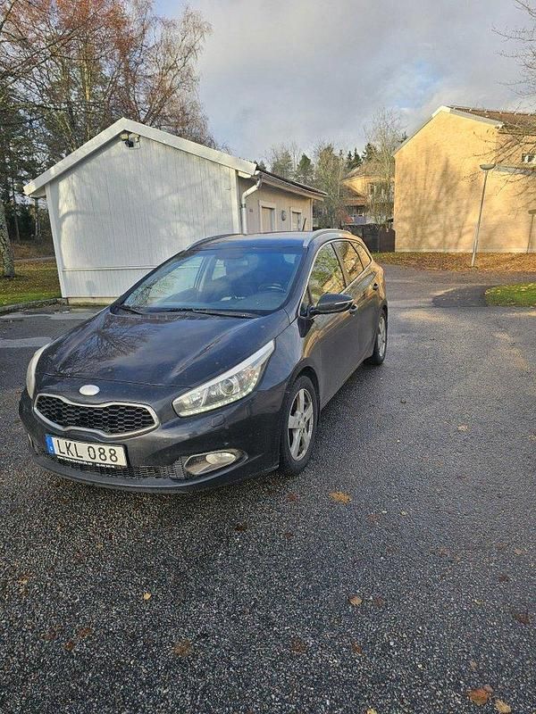 Svart Begagnad 2014 Kia Ceed Sportswagon Comfort Kombi | 42 000 kr - Bild 1/4