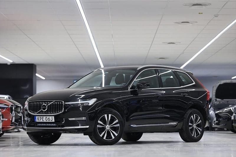 Begagnad Volvo XC60 Core 350 HK (257 kW) 2023 Svart SUV