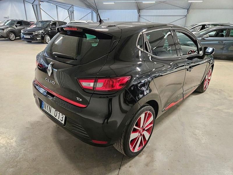Begagnad Renault Clio IV 90 HK (66 kW) 2013 Svart Halvkombi