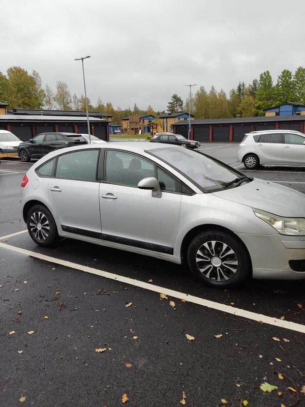 Begagnad 2006 Citroën C4 Halvkombi | 14 000 kr (Marknadspris) - Bild 1/1