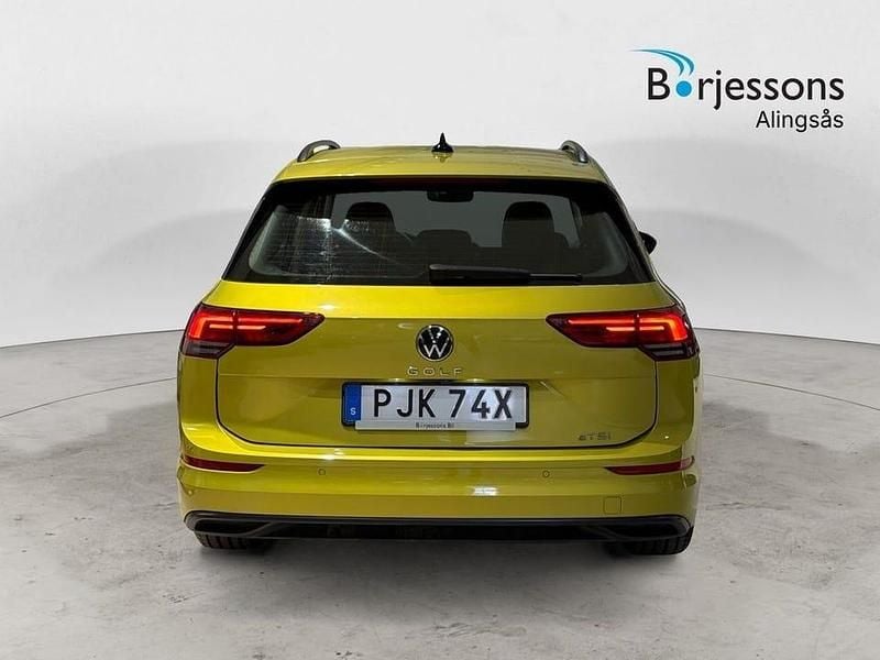 Begagnad VW Golf VIII 132 HK (97 kW) 2021 Gul