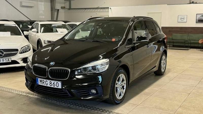 Begagnad BMW 218 Sport Line 150 HK (110 kW) 2015 Svart Minibuss