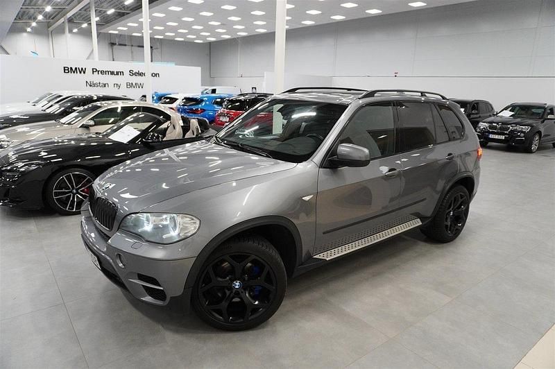 Grå Begagnad 2010 BMW X5 Sport Line SUV | 159 900 kr (Dyr) - Bild 1/4