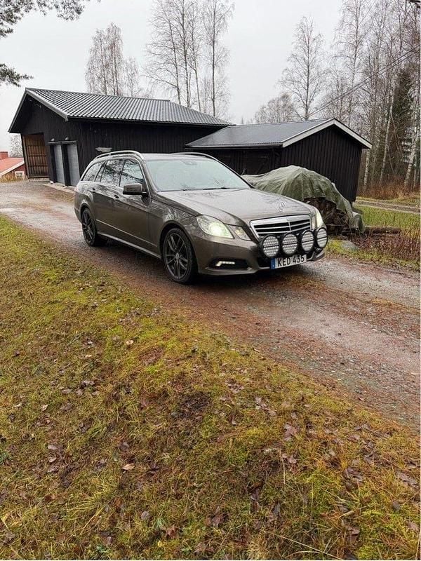 Silver Begagnad 2010 Mercedes E250 Avantgarde Kombi | 79 000 kr (Marknadspris) - Bild 1/4