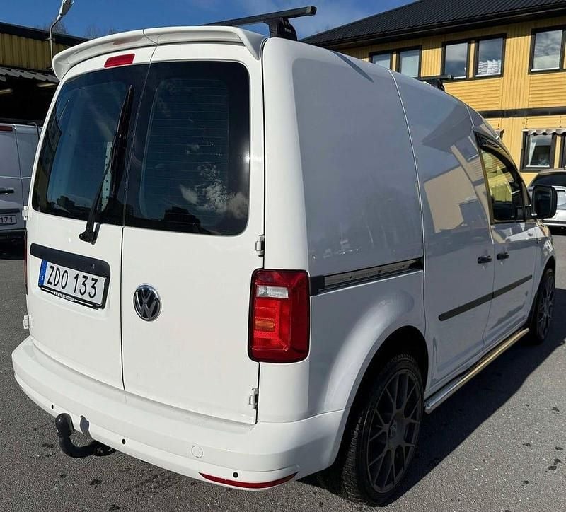 Begagnad VW Caddy 75 HK (55 kW) 2018 Vit Minibuss
