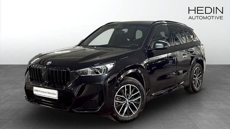 Svart Begagnad 2023 BMW X1 M Sport SUV | 499 700 kr - Bild 1/4
