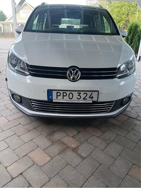 Vit Begagnad 2015 VW Touran Cross Minibuss | 130 000 kr (Bra pris) - Bild 1/4