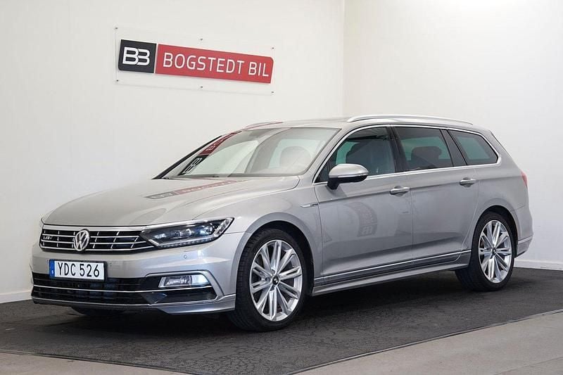 Silver Begagnad 2016 VW Passat R-line Kombi | 179 000 kr (Marknadspris) - Bild 1/4