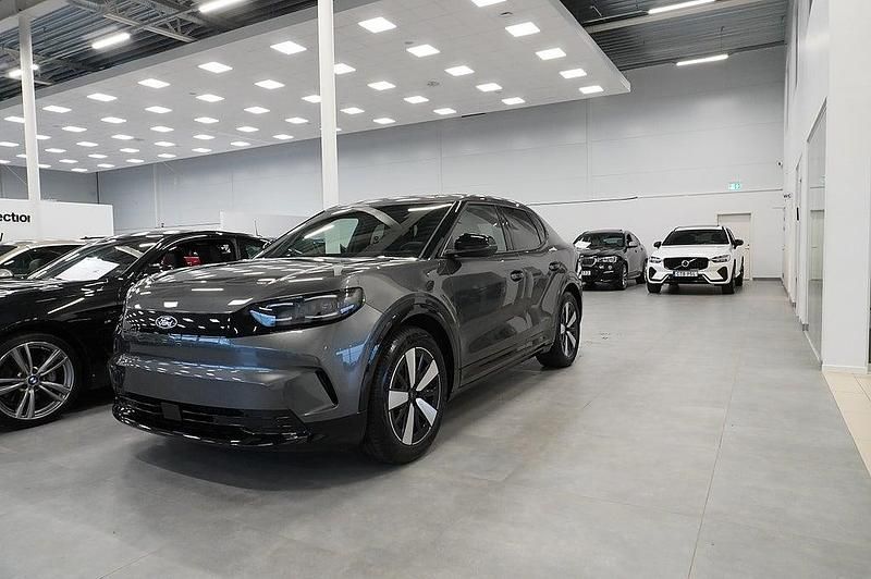 Grå Begagnad 2024 Ford Capri Business Edition SUV | 534 000 kr (Marknadspris) - Bild 1/4