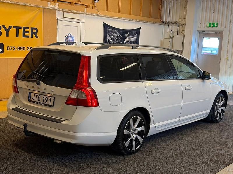Begagnad Volvo V70 Momentum 145 HK (106 kW) 2009 Vit Kombi