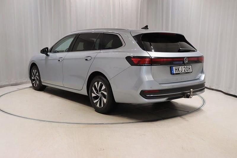 Begagnad VW Passat Business 150 HK (110 kW) 2025 Silver (oyster silver metallic) Kombi