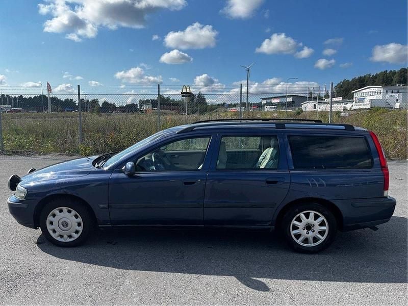 Blå Begagnad 2003 Volvo V70 Business Edition Kombi | 17 900 kr (Marknadspris) - Bild 1/4