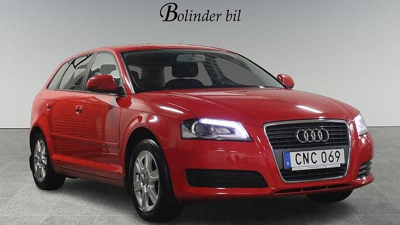 Begagnad Audi A3 Sportback Attraction 125 HK (91 kW) 2010 Röd Halvkombi