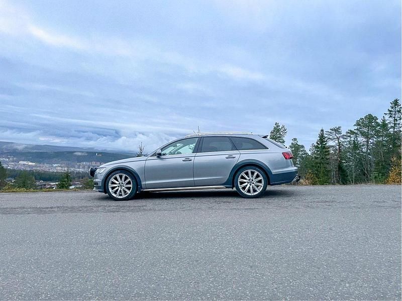 Grå Begagnad 2018 Audi A6 Allroad Ambition Kombi | 295 000 kr (Marknadspris) - Bild 1/4