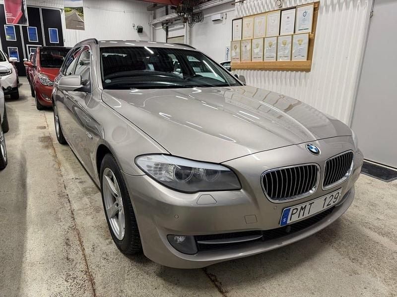 Begagnad BMW 525 204 HK (150 kW) 2010 Silver Kombi
