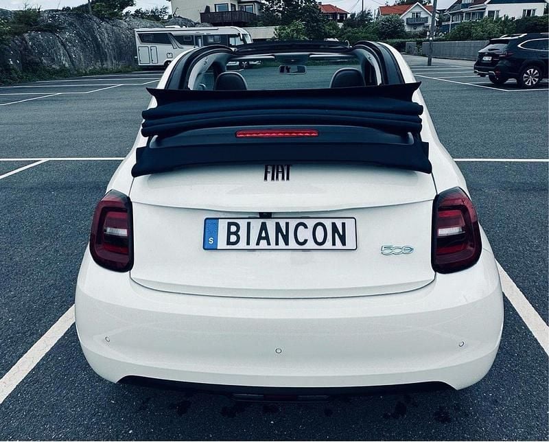 Vit Begagnad 2021 Fiat 500e Icon Cab | 210 000 kr (Marknadspris) - Bild 1/4