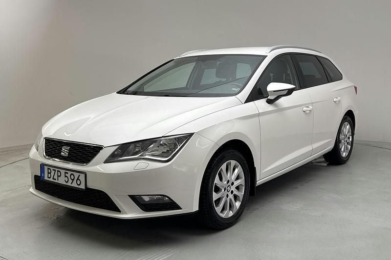 Vit Begagnad 2015 Seat Leon Style | 104 000 kr (Marknadspris) - Bild 1/4