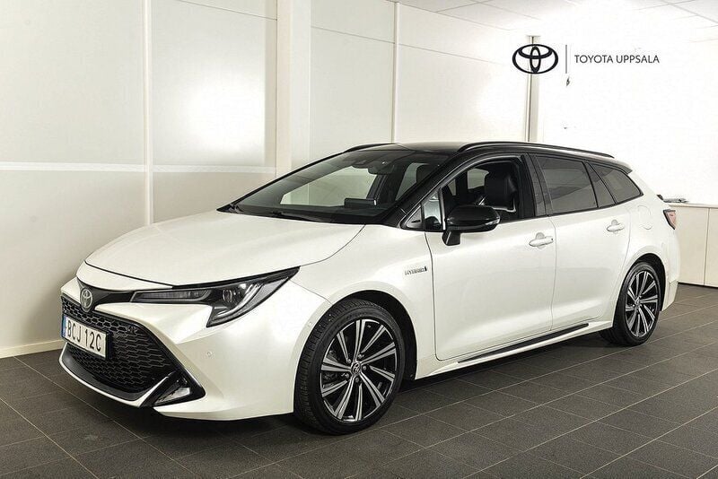 Vit Begagnad 2021 Toyota Corolla Sport Kombi | 264 900 kr (Marknadspris) - Bild 1/4