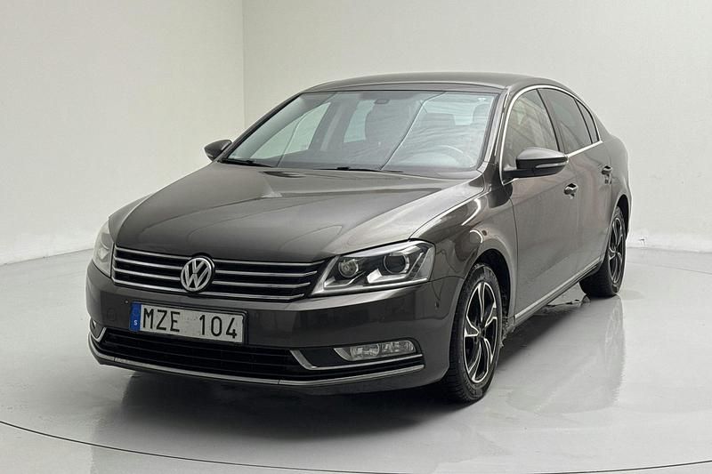 Mörkbrun Begagnad 2013 VW Passat | 74 000 kr (Bra pris) - Bild 1/4