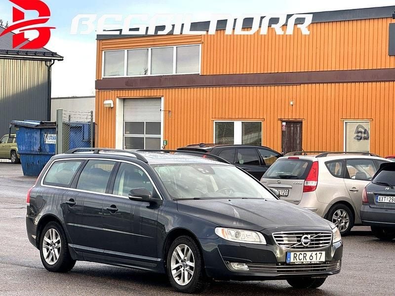 Grå Begagnad 2016 Volvo V70 Standard Kombi | 142 900 kr (Marknadspris) - Bild 1/4