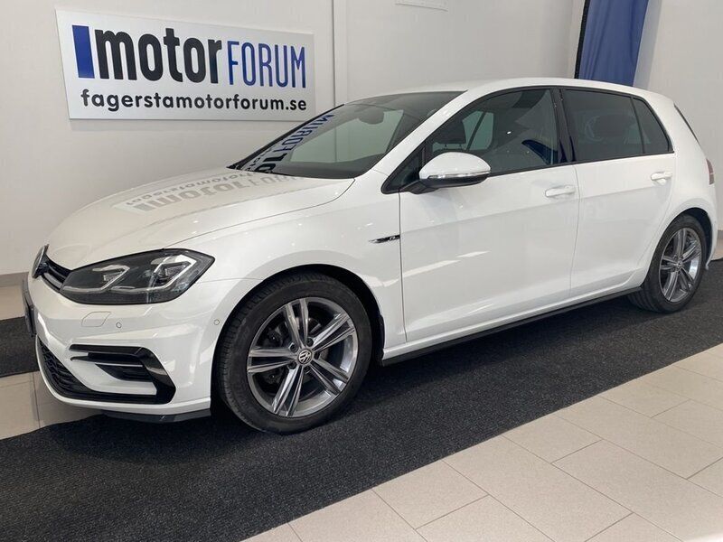 Vit Begagnad 2019 VW Golf VII R-line Halvkombi | 204 900 kr (Marknadspris) - Bild 1/4