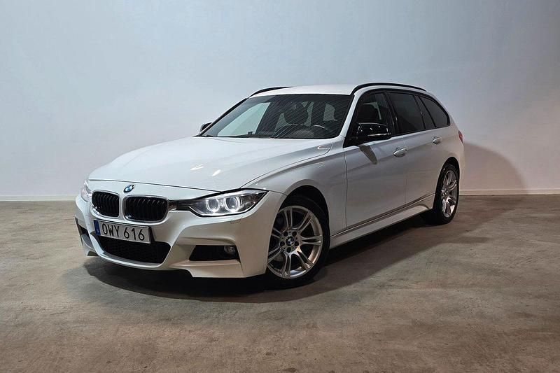 Vit Begagnad 2013 BMW 320 Shadowline Kombi | 129 900 kr (Dyr) - Bild 1/4
