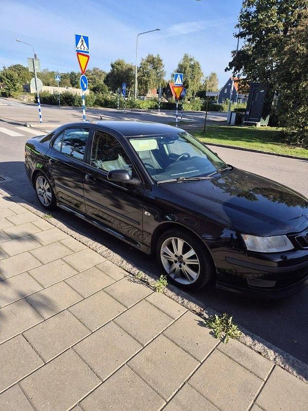 Svart Begagnad 2007 Saab 9-3 Vector Sedan | 30 000 kr (Marknadspris) - Bild 1/4