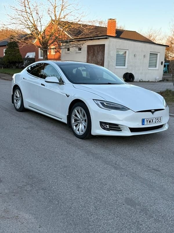 Begagnad Tesla Model S 386 kW (525 HK) 2018 Halvkombi