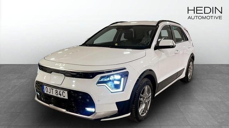 Vit Begagnad 2022 Kia Niro SUV | 309 900 kr (Marknadspris) - Bild 1/4