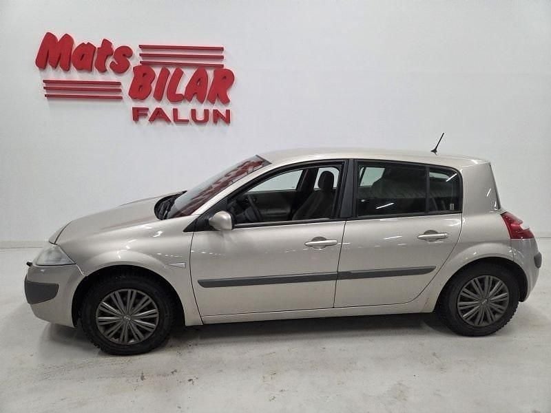 Lgrå Begagnad 2006 Renault Mégane II Halvkombi | 19 900 kr (Dyr) - Bild 1/4