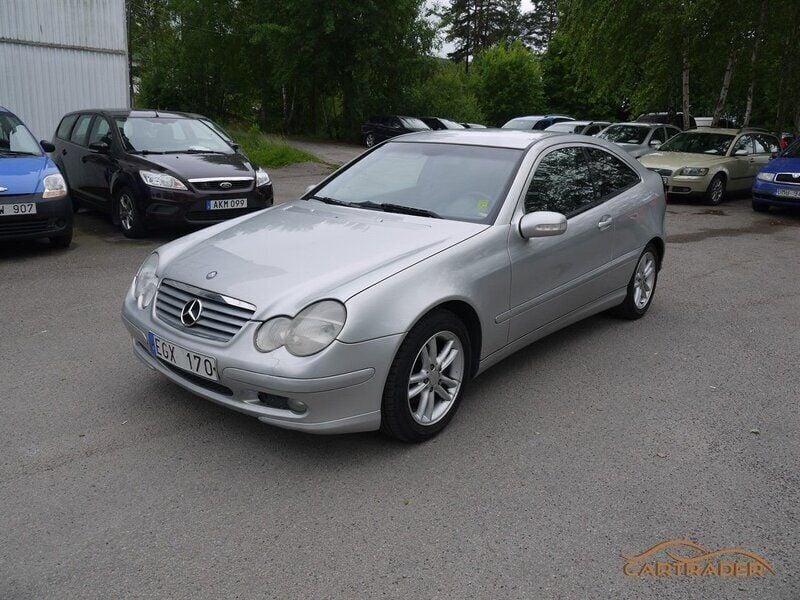 Silver Begagnad 2006 Mercedes C180 Sportkupé | 25 000 kr (Marknadspris) - Bild 1/4