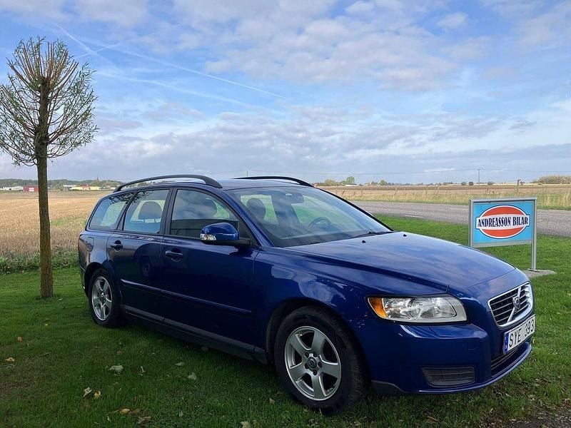 Blå Begagnad 2010 Volvo V50 Kinetic Kombi | 25 000 kr (Lite dyr) - Bild 1/4