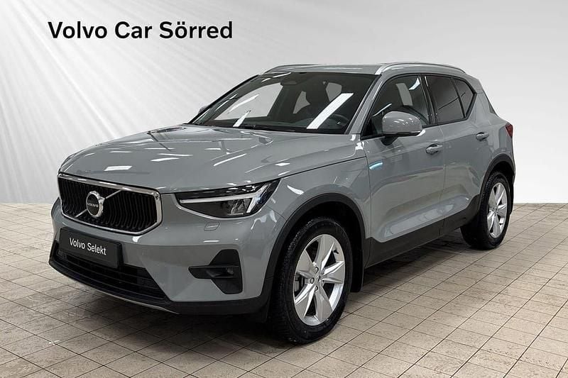 Grå Begagnad 2024 Volvo XC40 Core SUV | 339 900 kr (Bra pris) - Bild 1/3