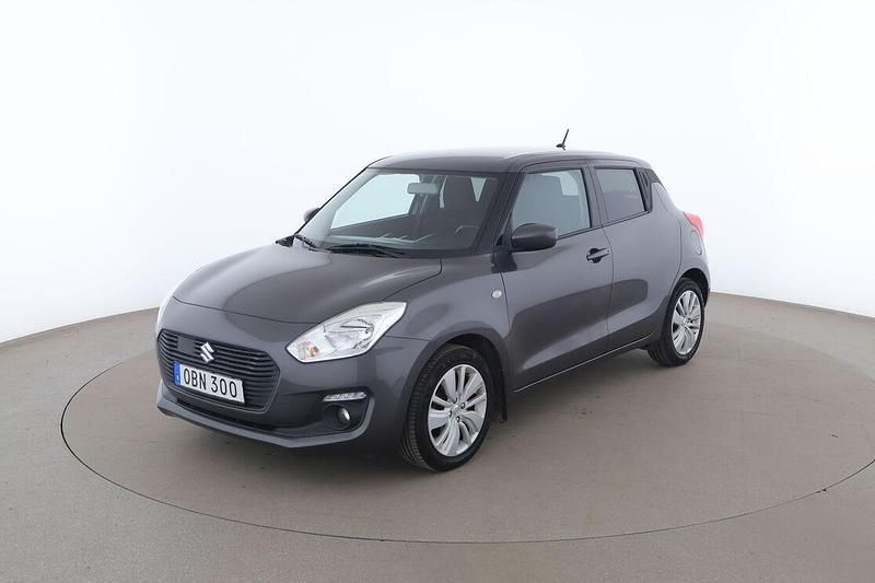 Grå Begagnad 2017 Suzuki Swift Halvkombi | 89 000 kr (Marknadspris) - Bild 1/4