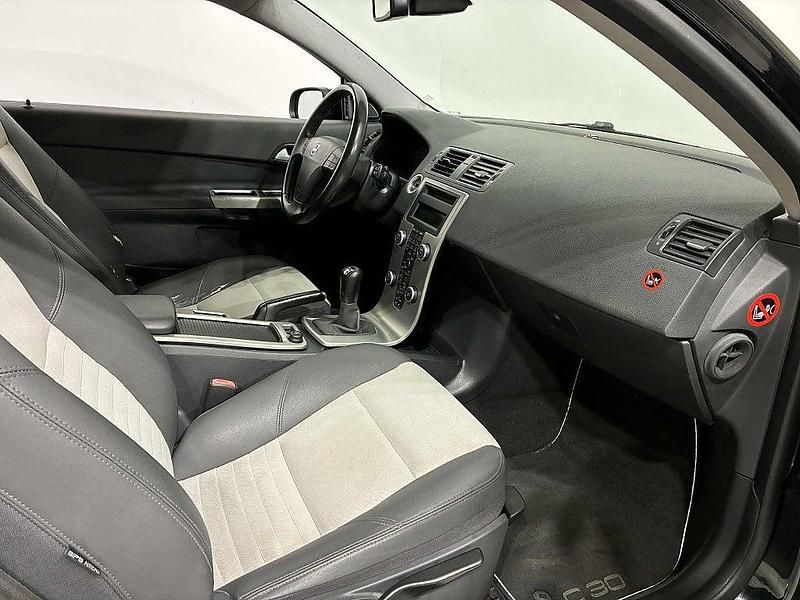 Begagnad Volvo C30 Momentum 136 HK (100 kW) 2007 Svart Halvkombi